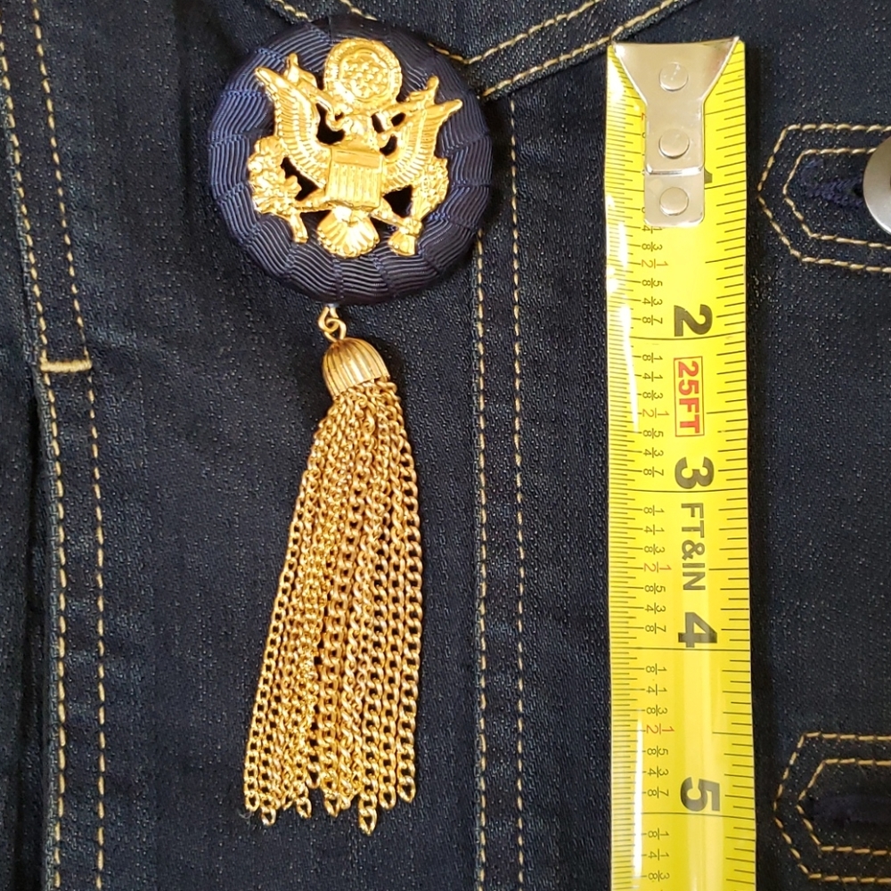 VTG brooch coat of arms medallion/w fringes - Picture 8 of 11
